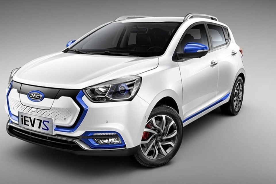 O E40 é baseado no crossover compacto T40, que estreou no Brasil neste ano. | JAC Motors / Divulgação