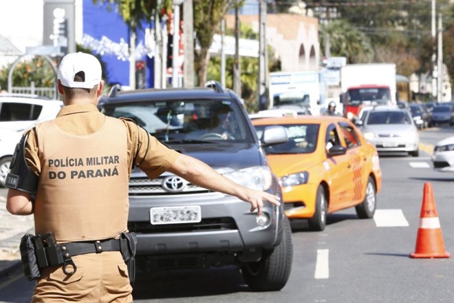 Divulgar blitz nas redes sociais pode também ser usado por criminosos para escapar da polícia. | Aniele NascimentoGazeta do Povo