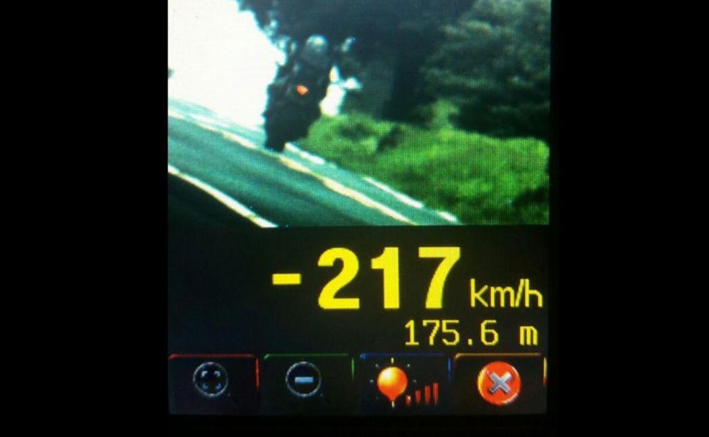 Moto estava mais do que o dobro acima da velocidade permitido na BR-272 na cidade de Francisco Alves. | Reprodução PRF/