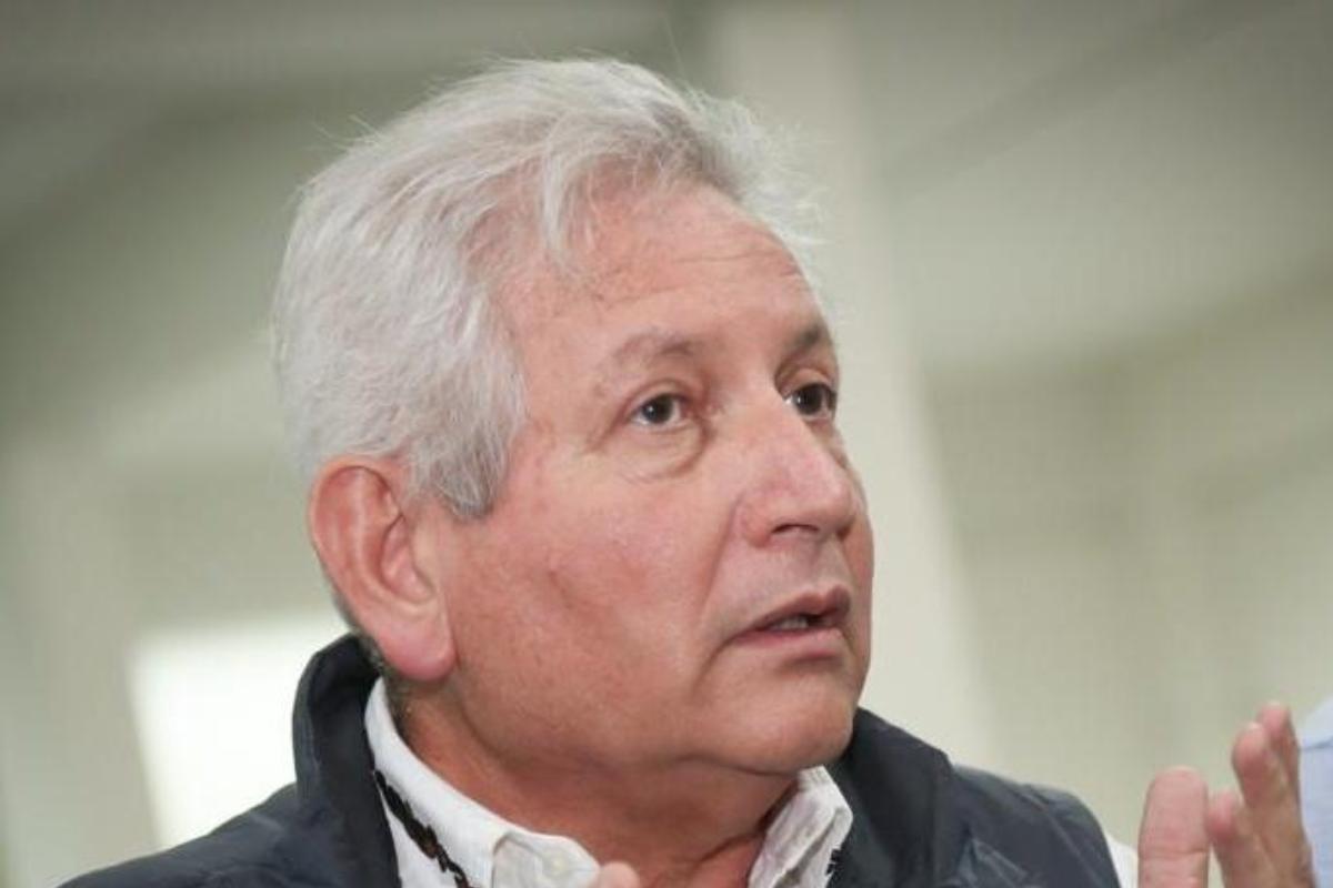 O principal nome dos Democratas, um dos partidos da coalizão opositora, é o governador do Departamento (província) de Santa Cruz, Rubén Costas | Reprodução/Twitter/@RubenCostasA