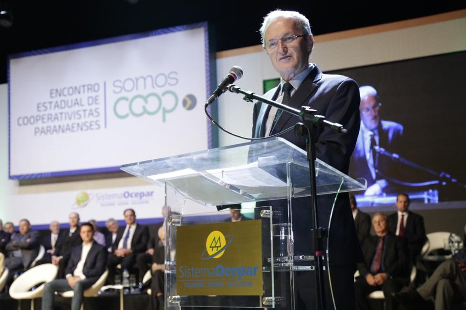 Com fatia de 40% do setor no Brasil, cooperativas do Paraná crescem R$ 10 bilhões por ano José Roberto Ricke, presidente do Sistema Ocepar | Divulgação/Ocepar