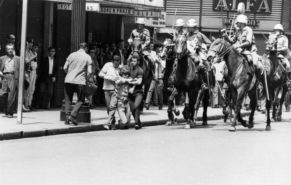 Repressão do regime militar, em 1968 | Arquivo /Estadão Conteúdo