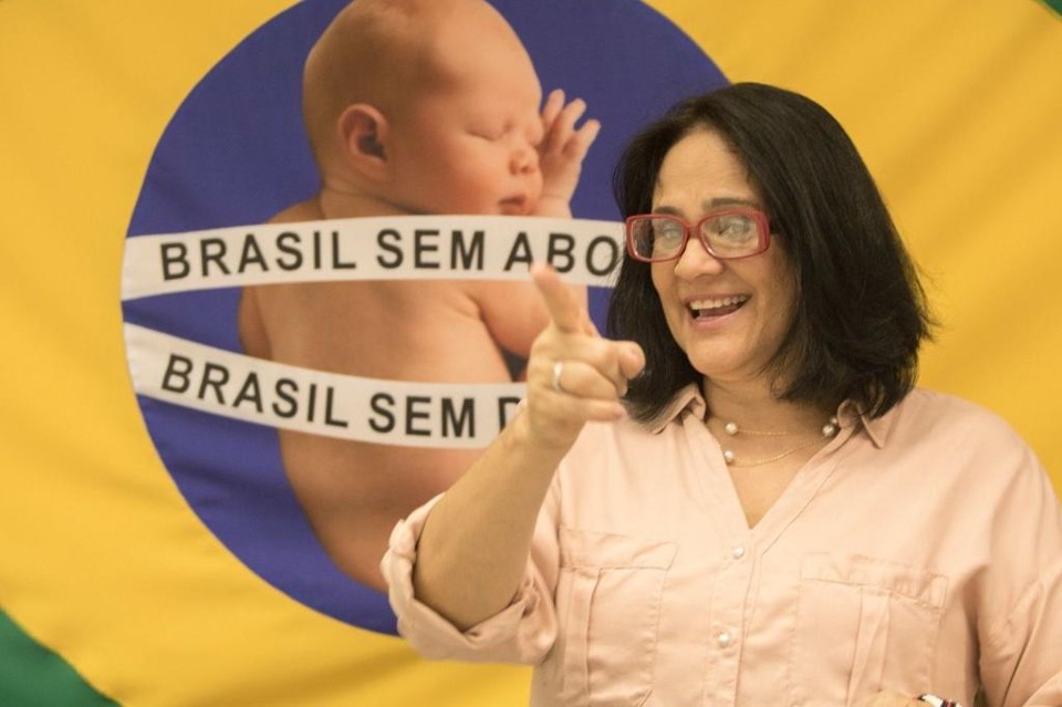 Damares Alves, 54 anos, é pastora, assessora jurídica da bancada evangélica no Congresso e advoga de graça para mulheres vítimas de violência doméstica | Wellington Macedo /Cortesia