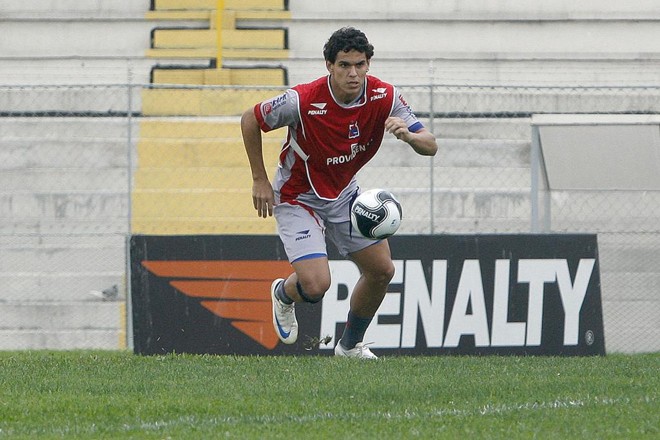 Fabrício em treinamento no Paraná Clube, em 2008: defensor está na mira do Coritiba para 2019 | VALTERCI SANTOS/VALTERCI SANTOS