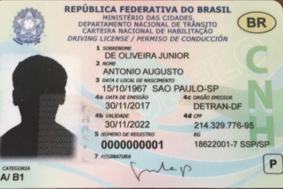 O cartão inteligente unirá dados biométricos e cadastrais do condutor que poderão ser lidos digitalmente pelos smartphones dos agentes de trânsito. | Contran / Divulgação