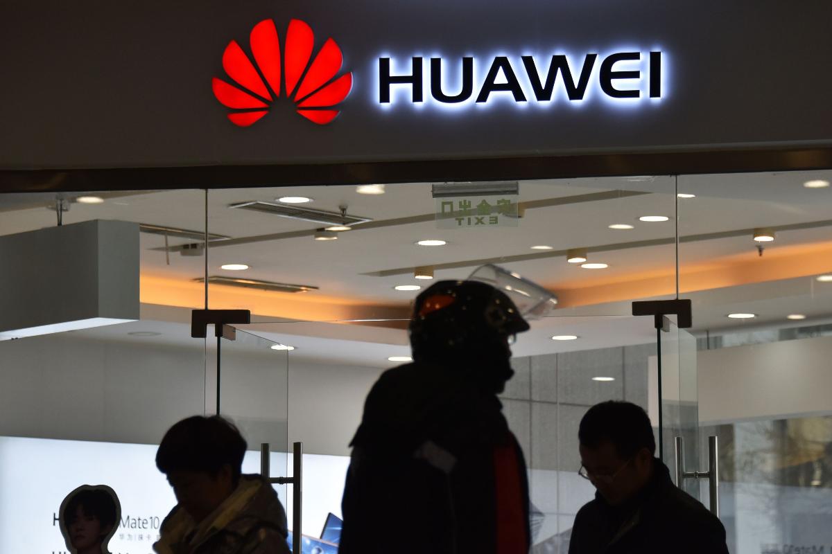 A segunda maior fabricante de smartphones, a chinesa Huawei, está no centro de uma crise diplomática entre Canadá e China | GREG BAKER/AFP