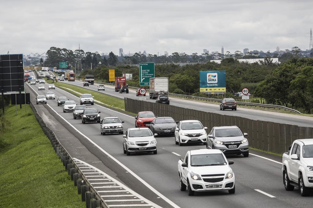 Movimento rumo às praias começou a se intensificar já nesta quinta-feira | André Rodrigues/Gazeta do Povo