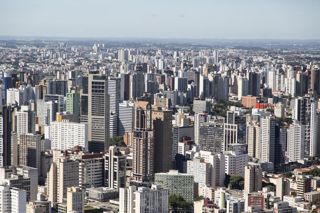 Tanto o Proteste como a Fundação Procon-SP recomendam muita cautela aos consumidores que pretendem comprar um imóvel na planta a partir de agora | Henry Milleo/Gazeta do Povo