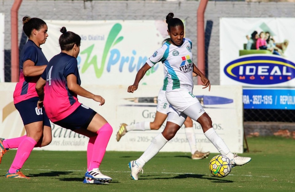 Equipe do Foz Cataras com uniforme da época de parceria com o Coritiba. Equipe agora será parceira do Atlhetico | Christian Rizzi/Foz Cataratas