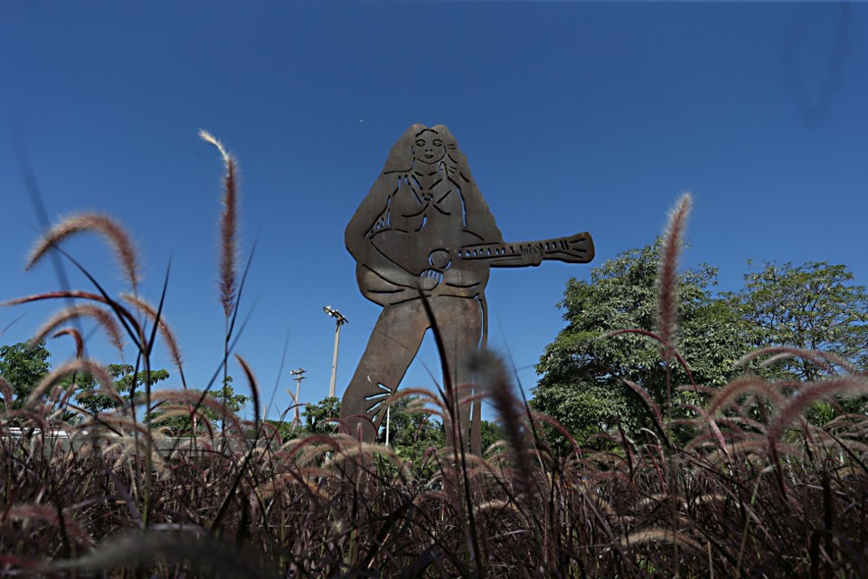 Estátua de Shakira em frente ao estádio da final da Sul-Americana | Albari Rosa/Gazeta do Povo/