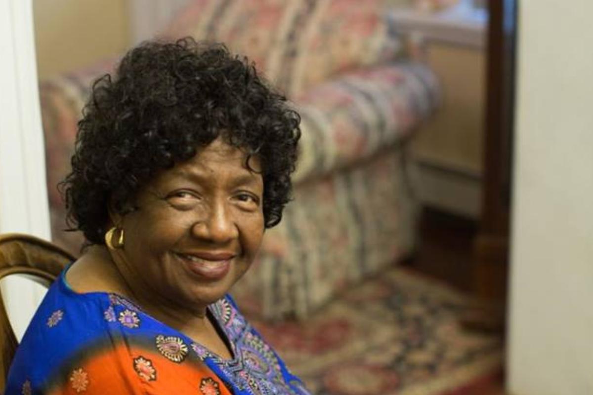 A americana Sharonell Fulton, que acolheu mais de 40 crianças em situação de vulnerabilidade nos últimos 25 anos. | Reprodução/Facebook/
Beckett