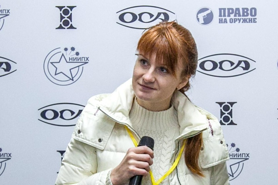 Foto arquivo: Maria Butina, líder de uma organização pró-armas, fala durante uma coletiva de imprensa em Moscou, em 8 de outubro de 2013 | STR/AFP