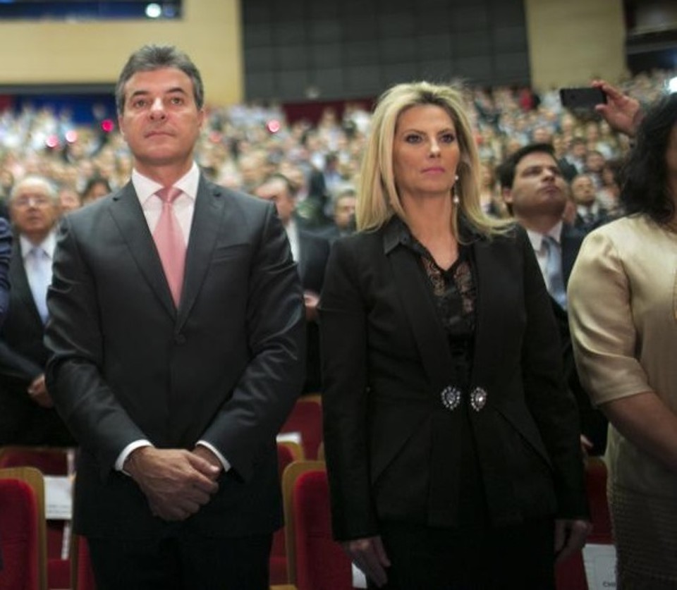 Gestão Richa-Cida só cumpriu 37,5% das promessas de campanha na íntegra Beto Richa e Cida Boghetti na diplomação dos eleitos em 2014. | Brunno Covello/Gazeta do Povo/ Arquivo