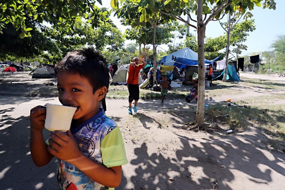 Refugiados venezuelanos no entorno do estádio  Roberto Melendez, palco de Junior Barranquilla x Atlético-PR | Albari Rosa/Gazeta do Povo, enviado especial