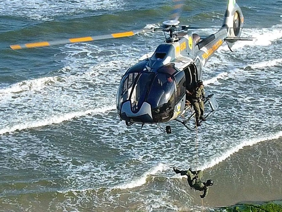 Helicóptero do Batalhão de Operações Aéreas faz resgates e salvamentos em todo o Paraná. | Divulgação/BPMOA