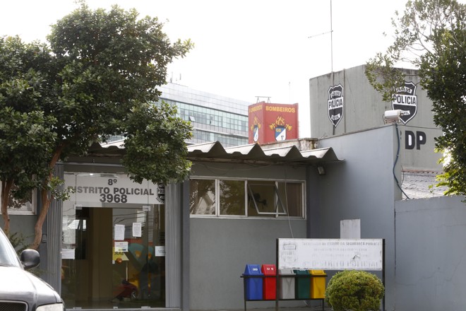 Homem que torturou suspeitos de furtar uma bicicletas ficou detido por uma manhã inteira na Central de Flagrantes, no bairro Portão | Aniele Nascimento/Gazeta do Povo