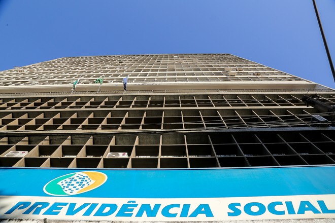Prejuízo causado pela quadrilha ao INSS é de R$ 2 milhões. | Marcelo Elias/Gazeta do Povo