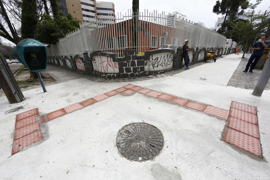 Sede do Instituto Paranaense de Cegos, na Av. Visconde de Guarapuava: dívida milionária motivou bloqueio de contas. | Aniele Nascimento/Gazeta do Povo