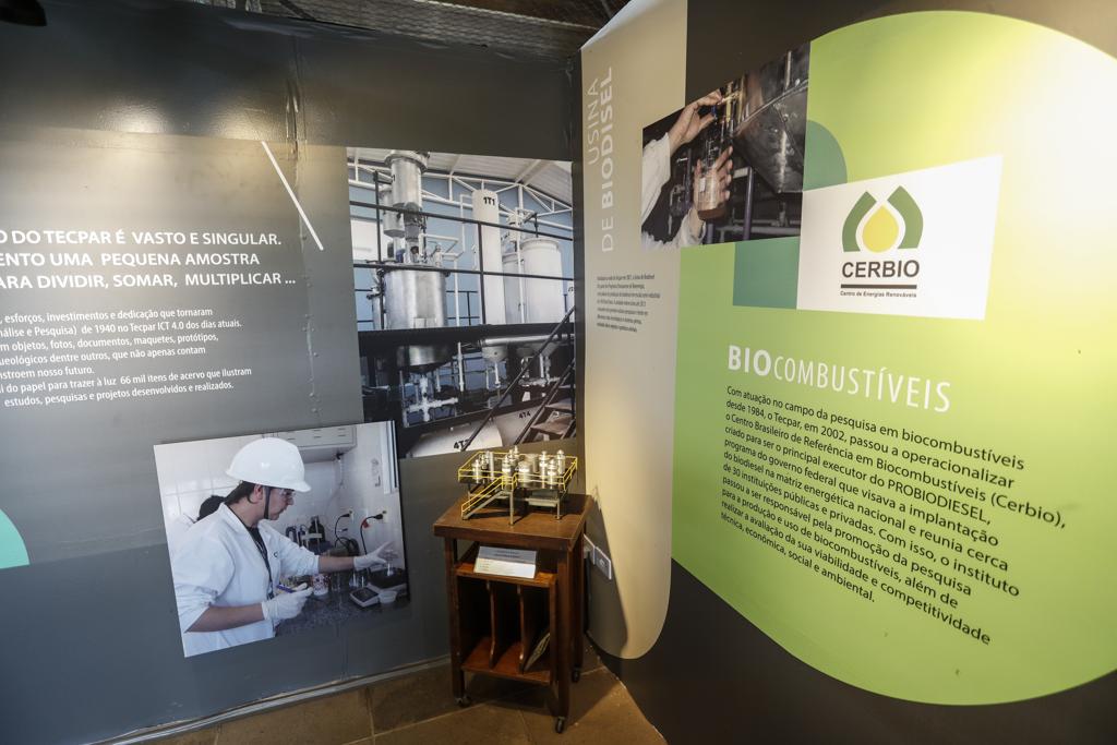 Exposição no Tecpar deflagrou o início do projeto Espaço Memória, apresentando um pouco da história e das realizações do instituto. | Jonathan Campos/Gazeta do Povo