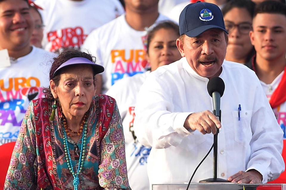 Ditador Daniel Ortega ao lado de sua esposa e vice-presidente, Rosario Murillo | MARVIN RECINOS/AFP