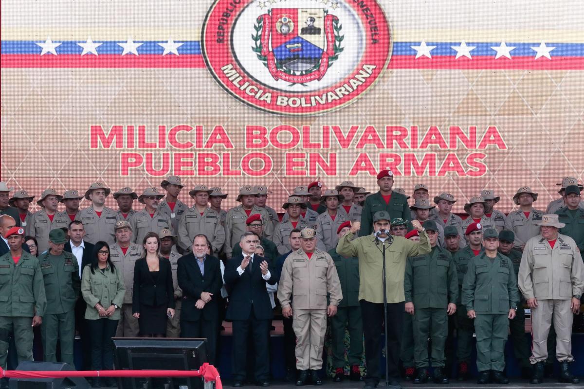Ditador venezuelano Nicolas Maduro faz discurso durante uma parada militar para comemorar o aniversário da morte do Libertador Simon Bolívar, na Academia Militar em Caracas em 17 de dezembro | Palácio Miraflores/Distribuição viaAFP