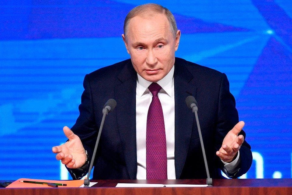O presidente russo, Vladimir Putin, fala durante sua coletiva de imprensa anual em Moscou, em 20 de dezembro | ALEXANDER NEMENOV/AFP