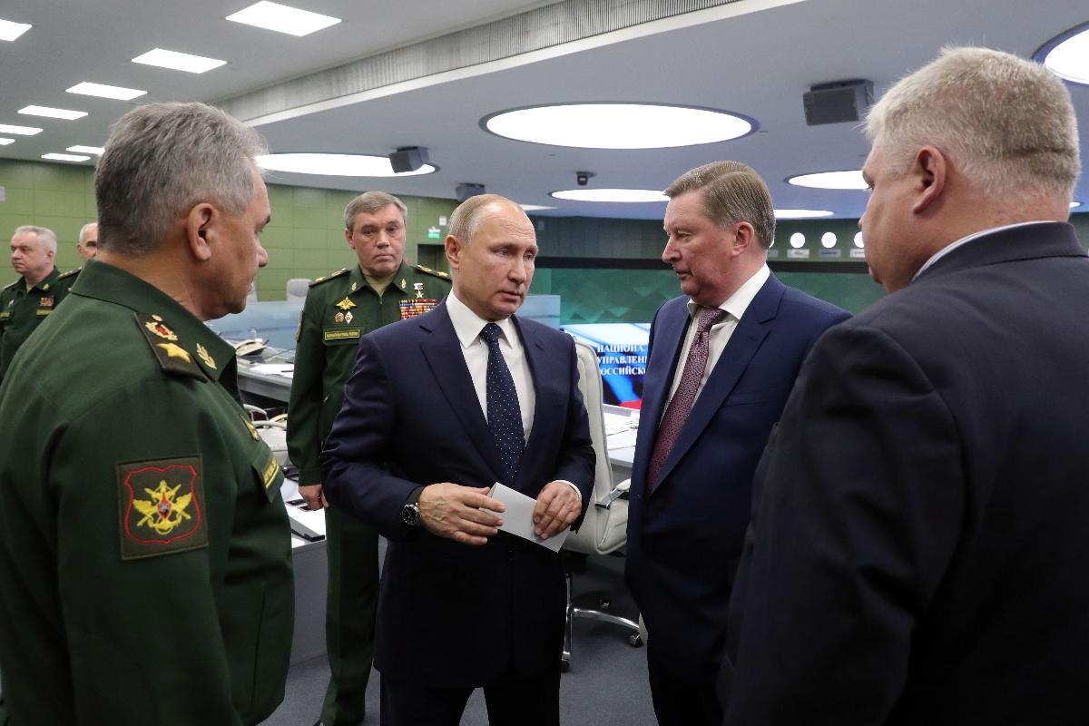 Putin visita o Centro de Controle de Defesa Nacional, em Moscou. A foto é de 26 de dezembro de 2018. | MIKHAIL KLIMENTYEV/AFP