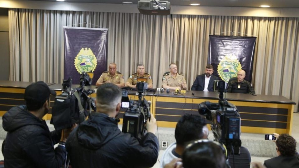 O coronel Antônio Zanatta Neto desmentiu veemente as acusações nas mídias sociais de que policiais encapuzados teriam começado o incêndio | Átila Alberti /Tribuna do Paraná