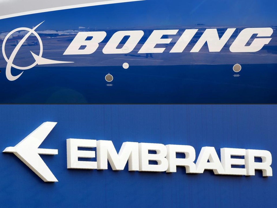 Justiça federal suspende acordo entre Boeing e Embraer Boeing (EUA) e Embraer (Brasil): duas das maiores fabricantes de aviões do mundo | Eric Piermont/AFP