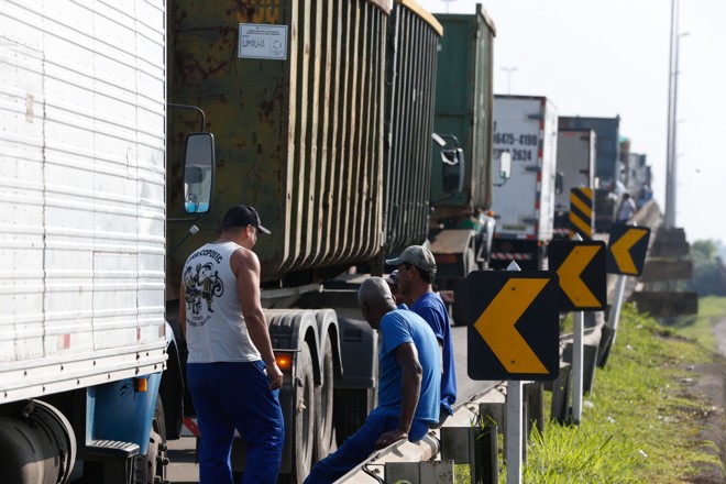 Caminheiros parados na greve de maio: articulação para nova paralisação em janeiro. | Tânia Rêgo/Agência Brasil