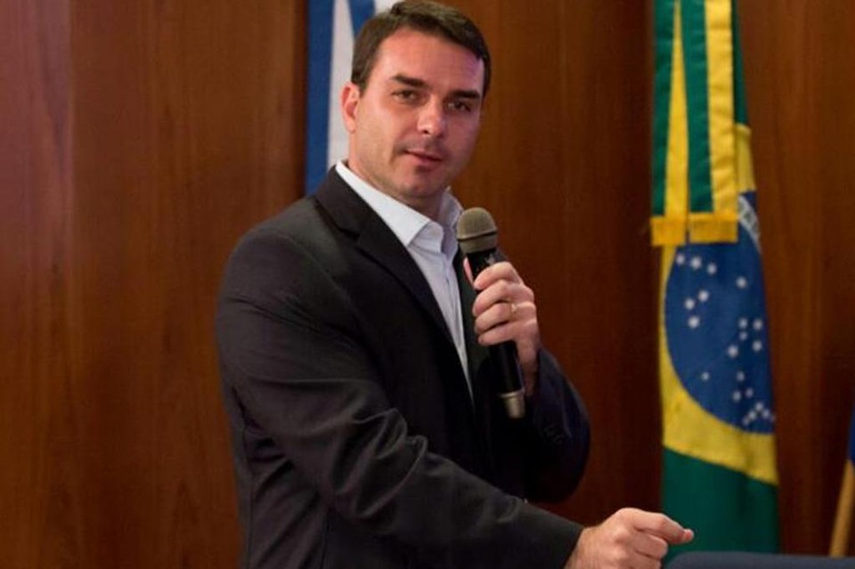 Ex-assessor de Flávio Bolsonaro não comparece a depoimento | Reprodução/Facebook