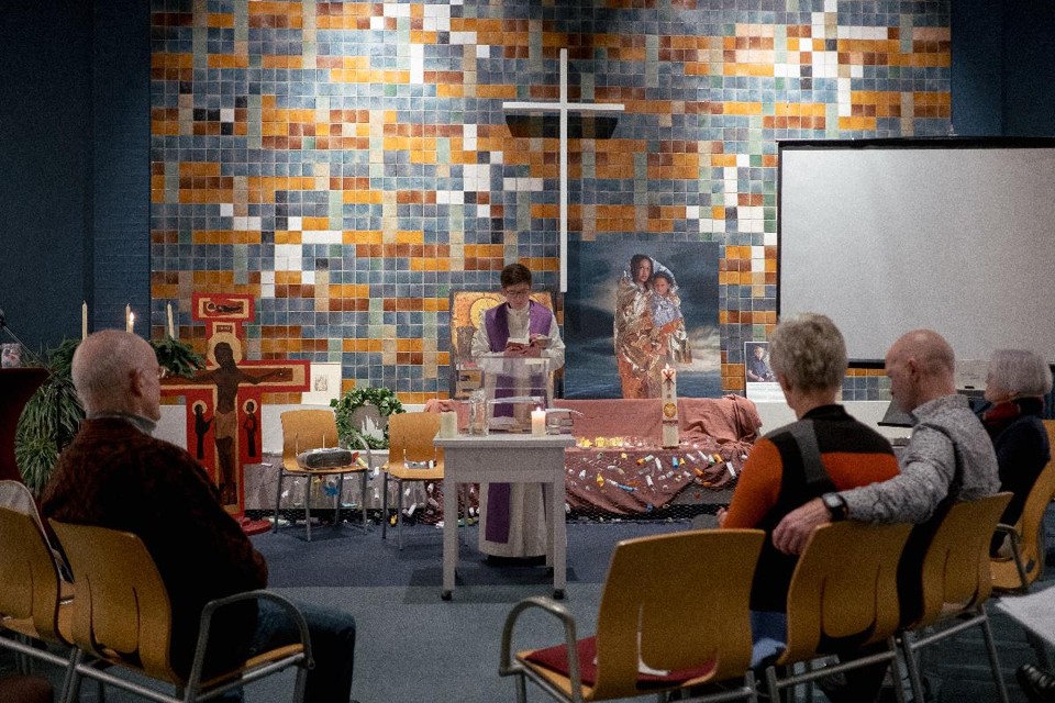 A Igreja Bethel, em Haia, se mobilizou para proteger uma família armênia que teve asilo negado na Holanda | DMITRY KOSTYUKOV / NYT