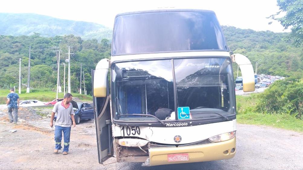 Ônibus que perdeu os freios estava a caminho da Argentina. | PRF/