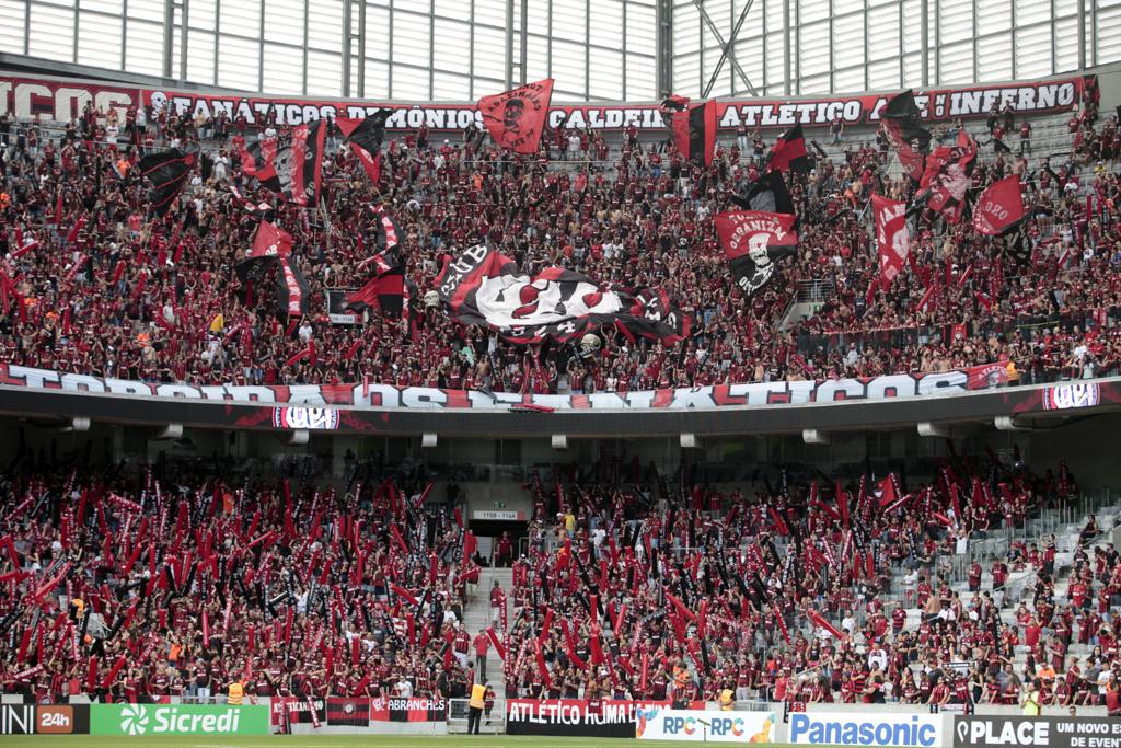 No Atletiba da final do último Paranaense a organizada já tinha ficado no andar superior | Albari Rosa/Gazeta do Povo