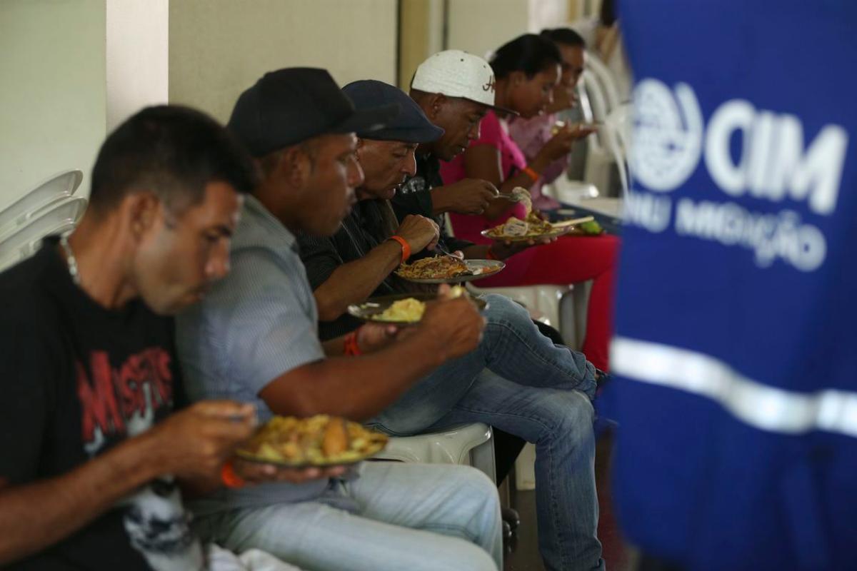 Migrantes venezuelanos vindos da cidade de Boa Vista, em Roraima, são acolhidos em uma paróquia para orientações e encaminhados para casas alugadas pelo programa de integração da Cáritas Brasileira, em São Sebastião, no Distrito Federal | Valter Campanato/Agência Brasil