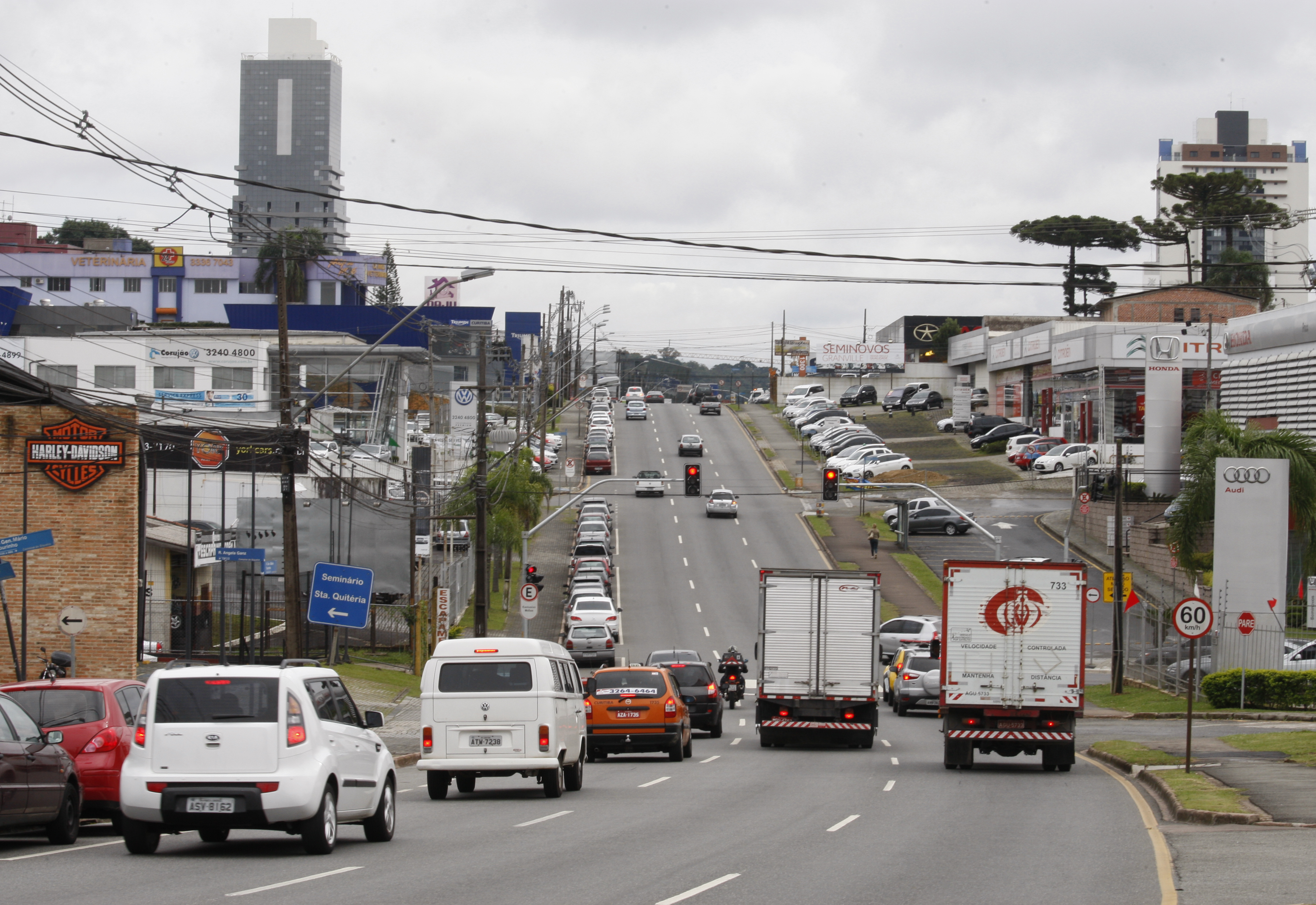 Faixa da direita da Mário Tourinho será exclusiva para ônibus | Aniele Nascimento/Gazeta do Povo
