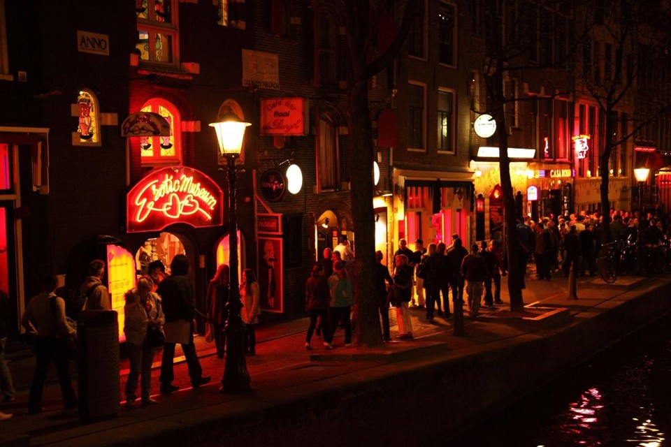 Área de prostituição em Amsterdã:  Enquanto a demanda por compras sexuais existir, os traficantes irão preenchê-la com vítimas – mesmo que isso signifique usar coerção | Pixabay