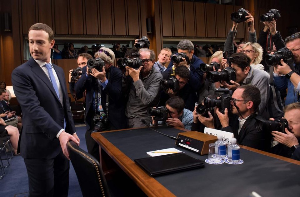 Mark Zuckerberg, cofundador do Facebook, durante as audiências no Senado americano em abril do ano passado. | SAUL LOEB/AFP