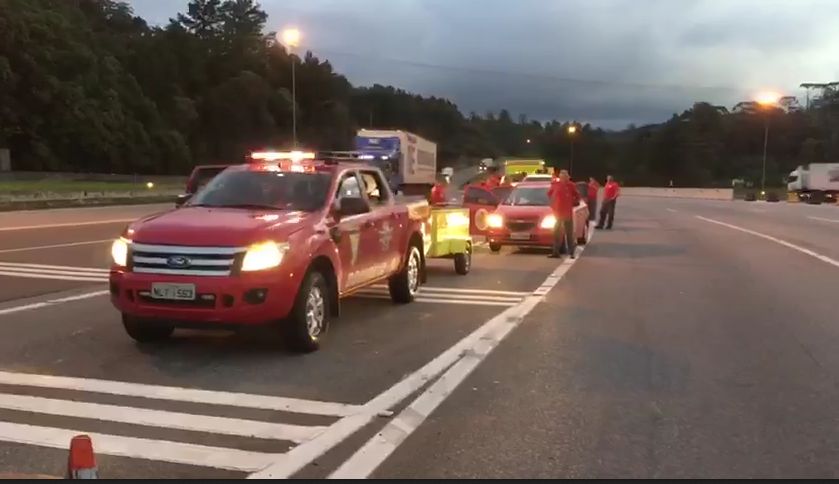 Viaturas do Corpo de Bombeiros Voluntários de Indalal (SC) tiveram de pagar pedágio a caminho de Brumadinho. | Reprodução Facebook/