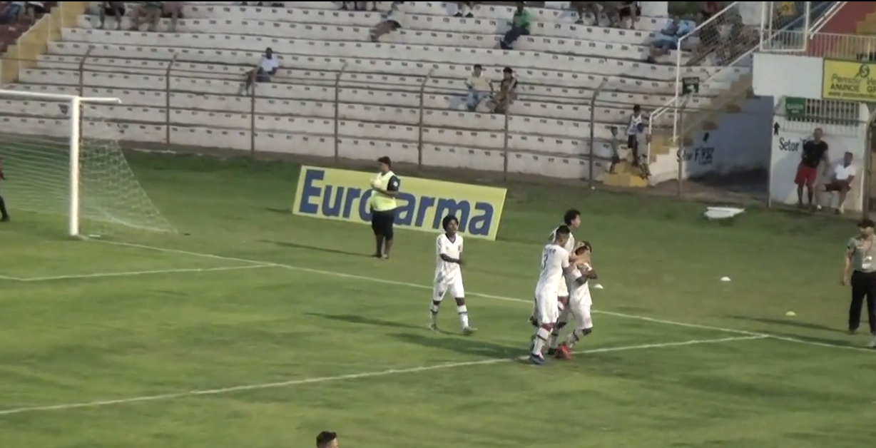 Jogadores do Athletico comemoram o primeiro gol da partida. | Reprodução/Mycujoo