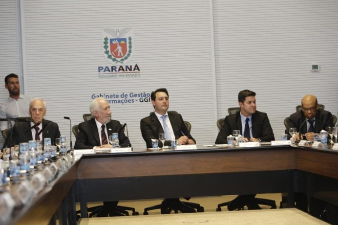 Ratinho Junior e seus secretários na primeira reunião do governo . | André Rodrigues/Gazeta do Povo
