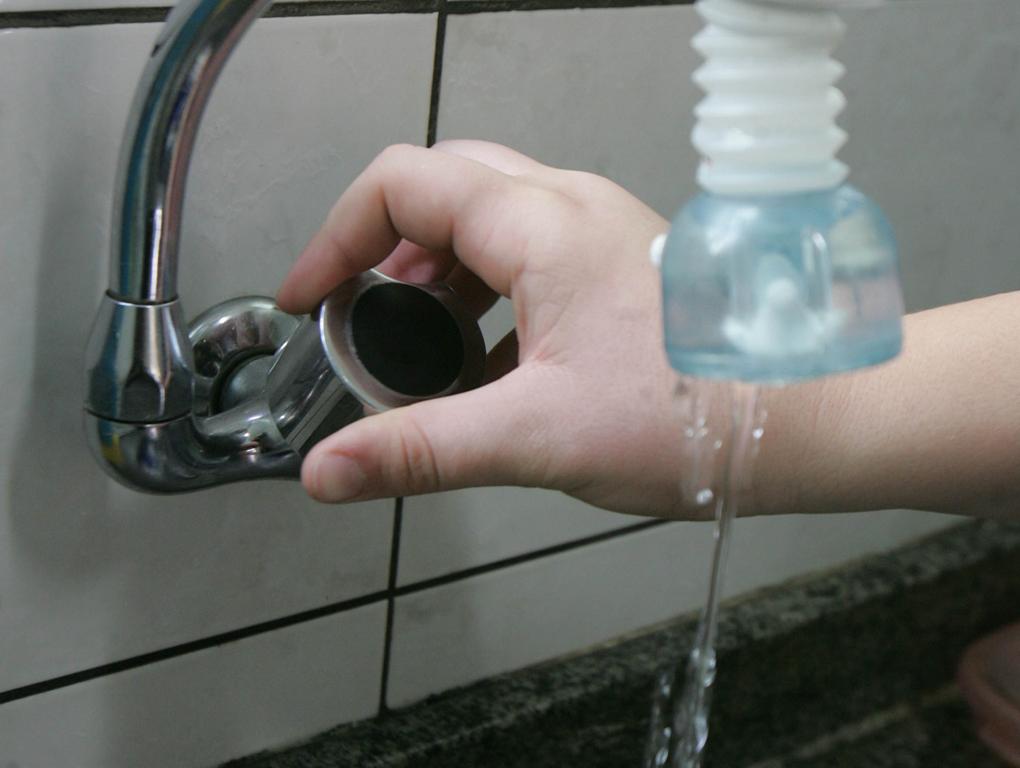 Falta de água em Curitiba nesta sexta (11) por causa do rompimento de uma adutora | Ivonaldo Alexandre/Gazeta do Povo