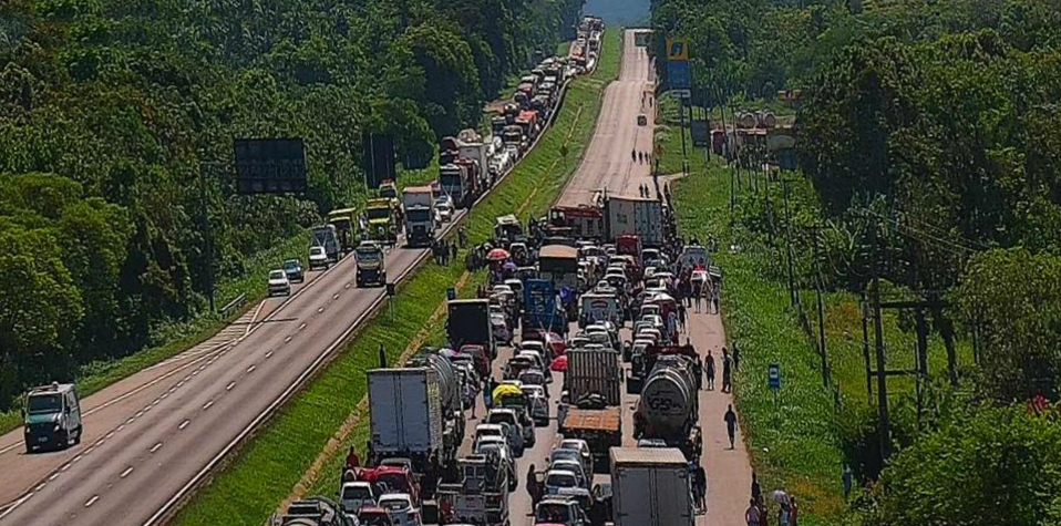 Acidente complica a volta da praia | Reprodução/Ecovia