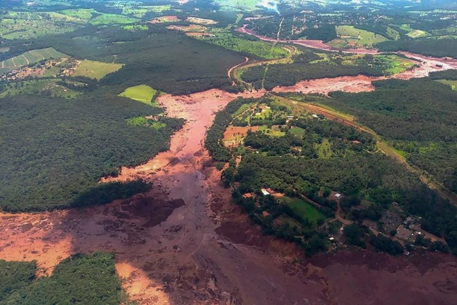 Imagem do Corpo de Bombeiros de MG mostra área onde rompeu a barragem da Vale, em Brumadinho (MG) | AFP