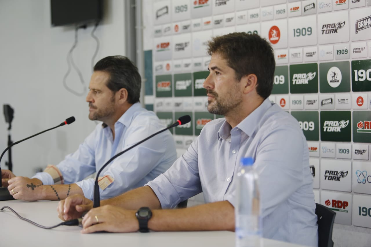Rodrigo Pastana e Argel Fucks prometeram mais cinco reforços no Coritiba em 2019 | André Rodrigues/Gazeta do Povo