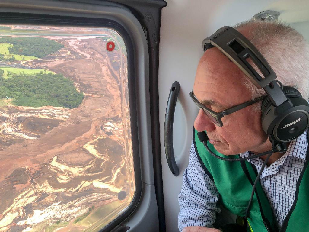 O diretor-presidente da Vale, Fabio Schvartsman, sobrevoou a região atingida em Brumadinho (MG) no fim de semana. | Vale/Divulgação