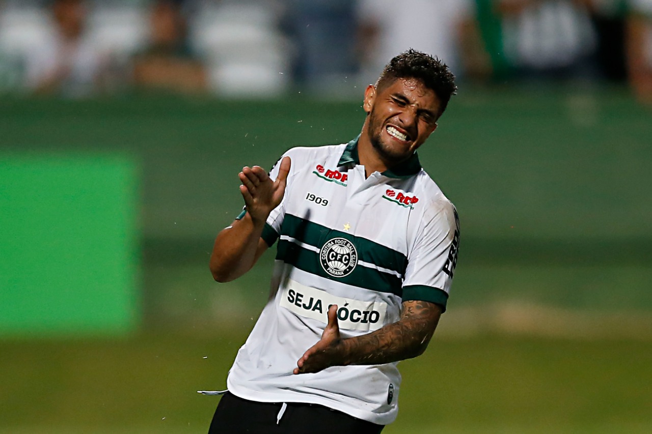 Kady lamenta chance perdida contra o Maringá. | Albari Rosa/Gazeta do Povo/