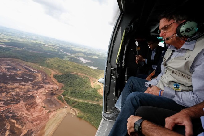 Bolsonaro sobrevoa a região atingida pelo rompimento da barragem Mina Córrego do Feijão | Isac Nóbrega/
Presidência da República