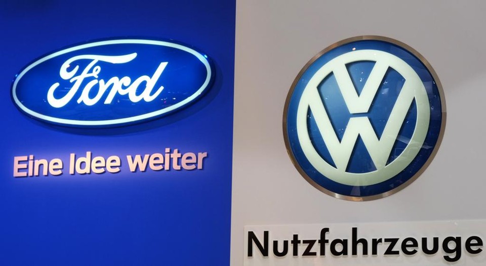 Ford e VW devem aprofundar aliança iniciada em 2018 | PATRIK STOLLARZ/AFP/Arquivo