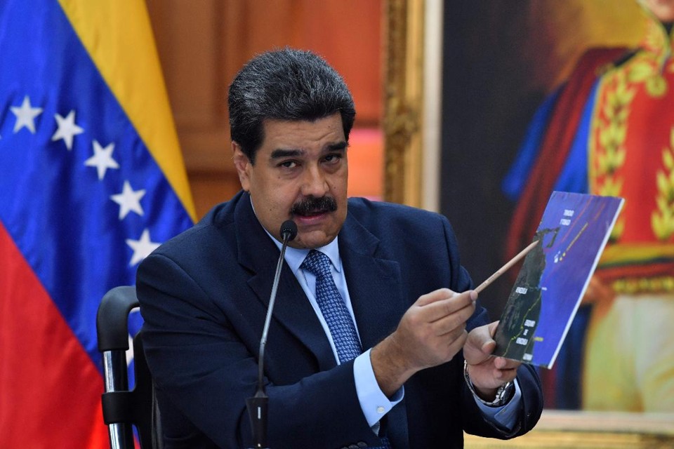 O ditador Nicolás Maduro fala em coletiva de imprensa em que alertou o Grupo de Lima que tomaria medidas enérgicas caso eles não revejam sua posição em relação à Venezuela, 9 de janeiro | YURI CORTEZ / AFP